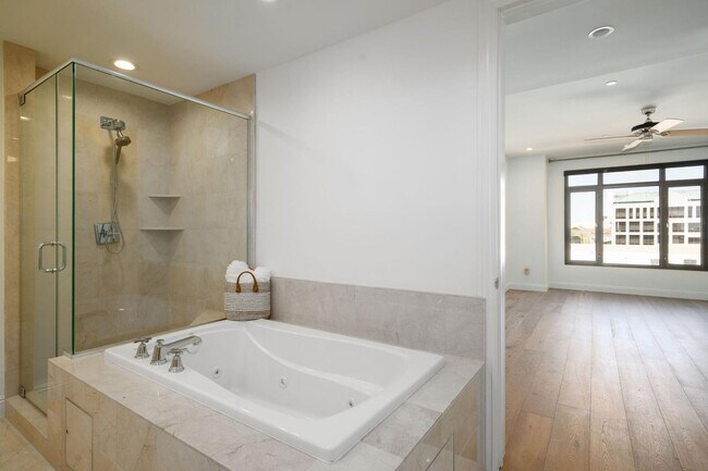 Building Photo - 7181 E Camelback Rd