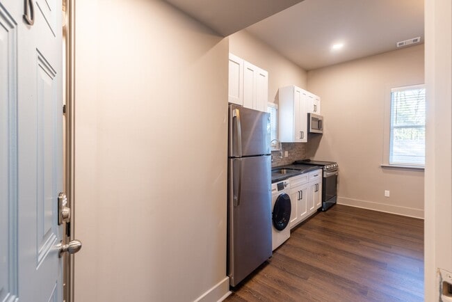 Building Photo - $300 OFF March Rent! Stylish Upstairs 1BR in Historic District