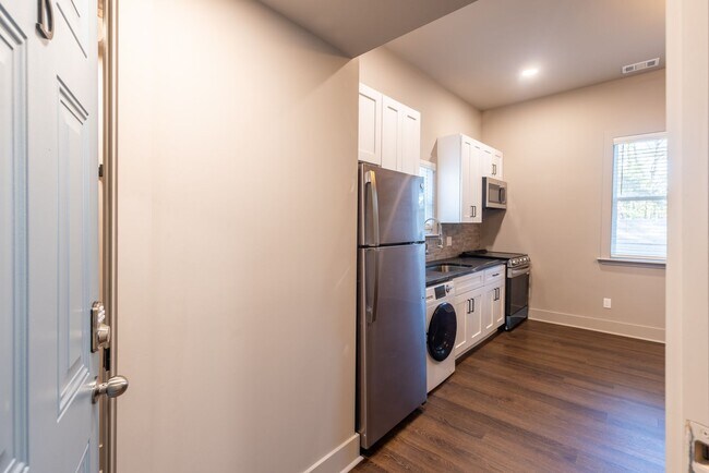 Building Photo - $500 OFF March Rent! Stylish Upstairs 1BR in Historic District