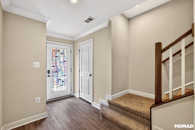 Building Photo - Spacious 4BR 3BA Townhome
