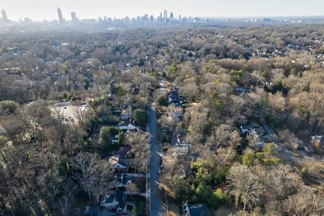 Building Photo - 1280 Stillwood Dr NE