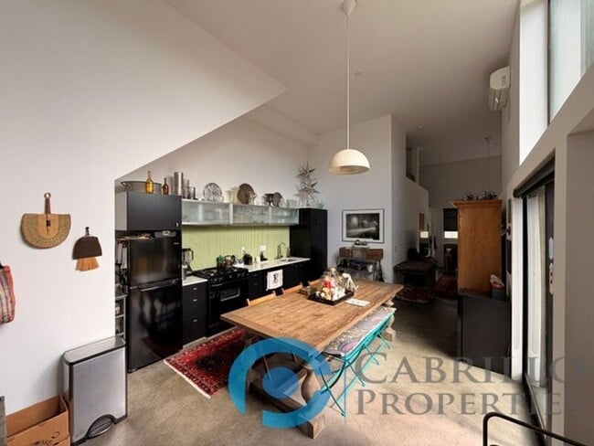 Building Photo - 3771 Centre St