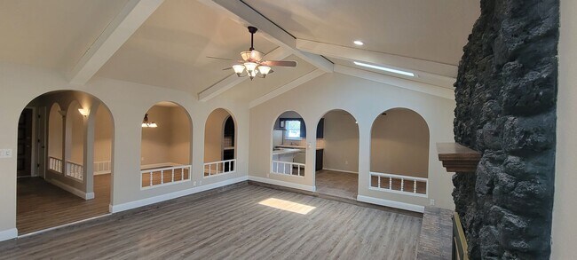 Building Photo - LARGE HOME IN NORTHEAST CLOVIS