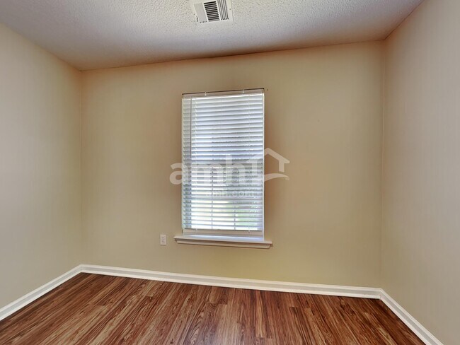 Building Photo - 130 Parkview Rd