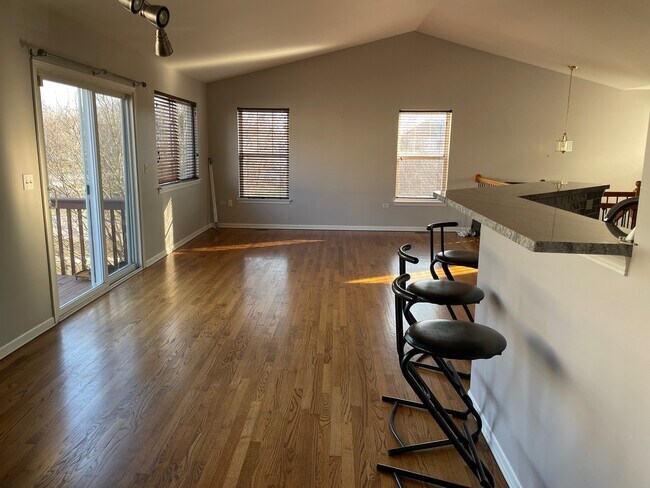 Building Photo - 3031 Saganashkee Ln