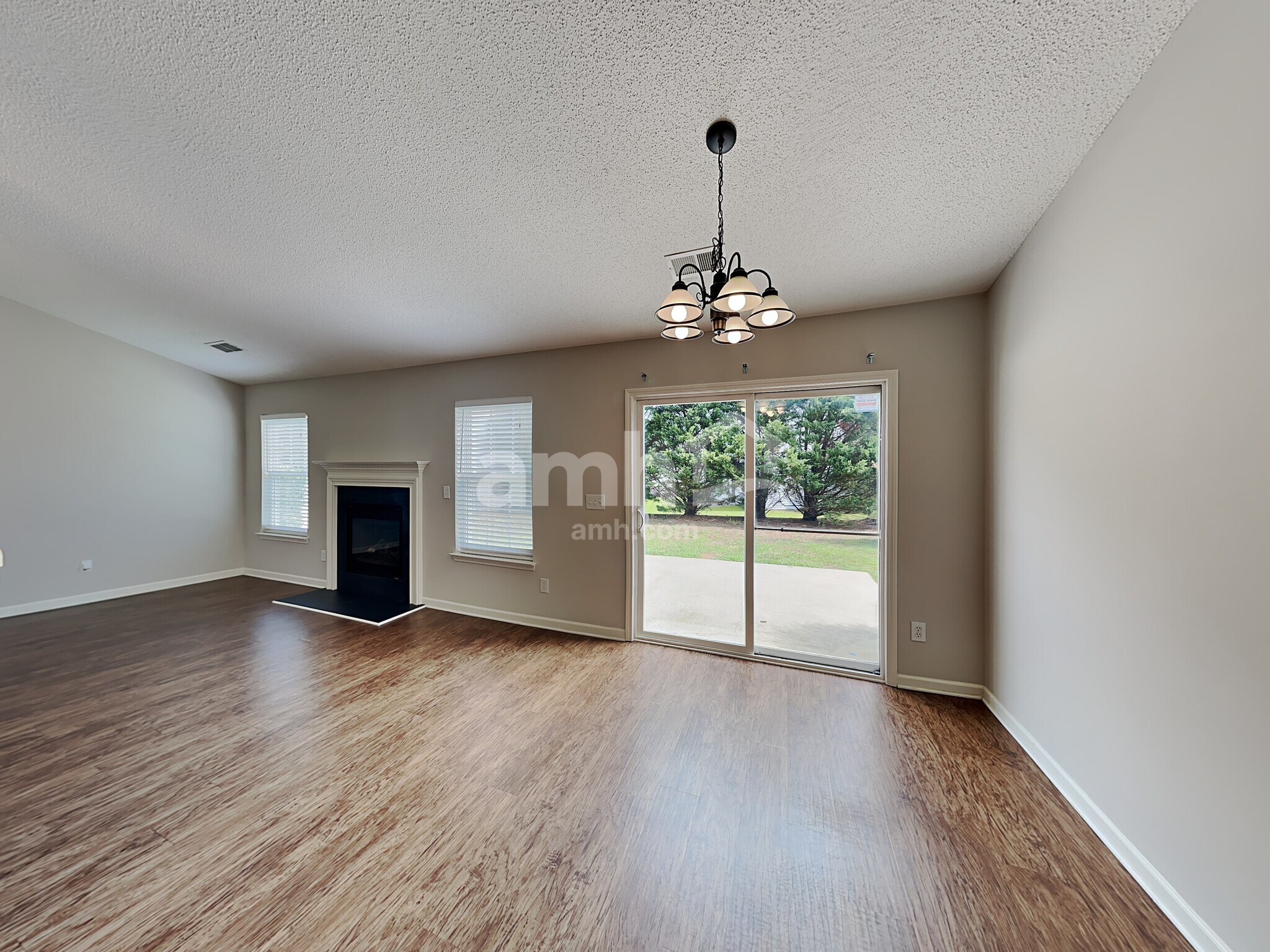 Building Photo - 4009 Edgeview Dr