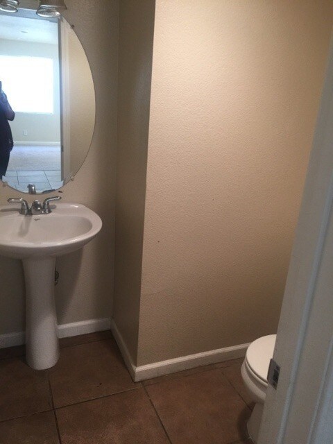 Building Photo - 2366 S Rock Creek Dr