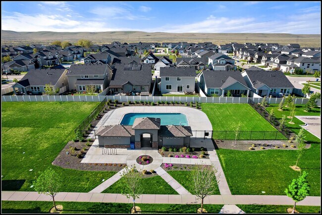 Building Photo - Close to Micron!  5 Bedroom 3 Full Baths -...