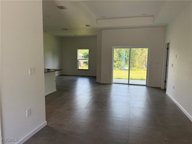 Building Photo - 1046 Marshall Ave S