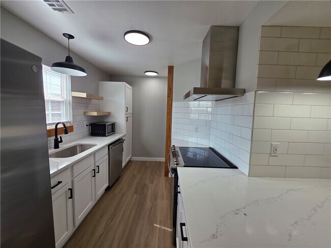 Building Photo - 2402 SE Jayel Terrace