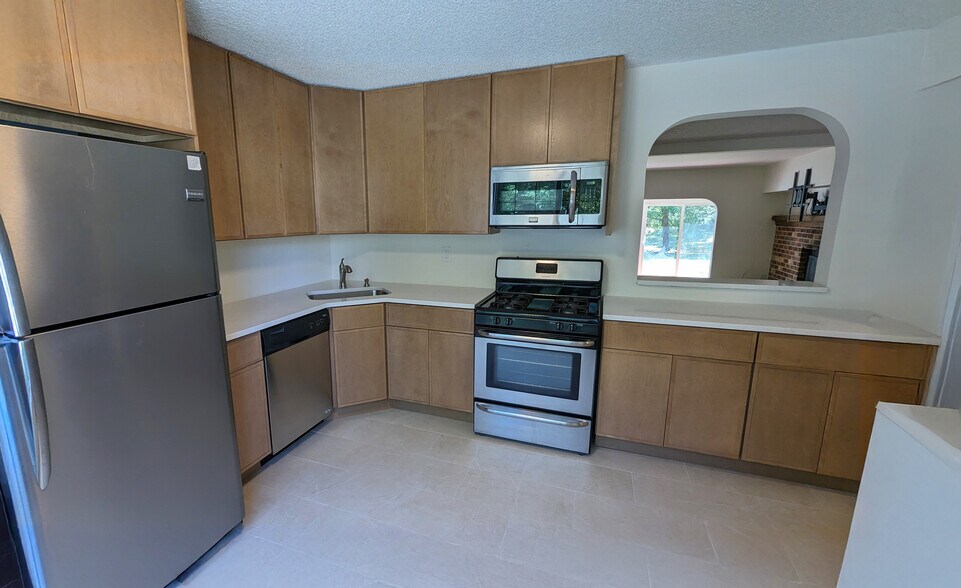 Building Photo - 131 Berkshire Ct