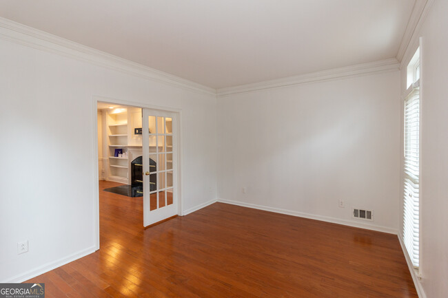 Building Photo - 155 Glenwood Ln