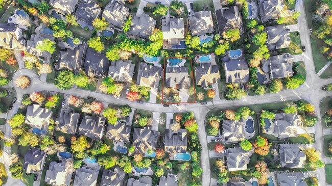 Building Photo - 10 E Artist Grove Cir