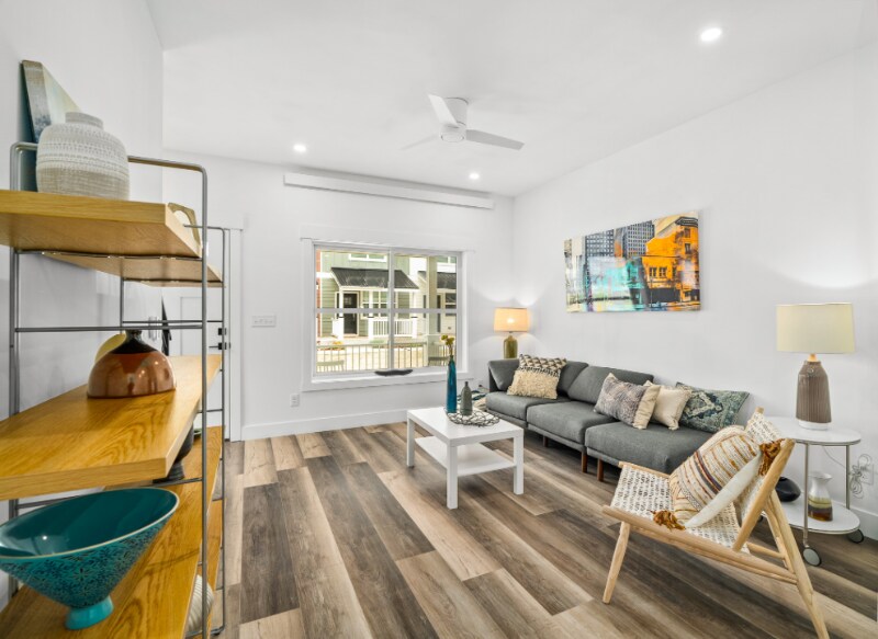 Building Photo - 205 Hallock Ln