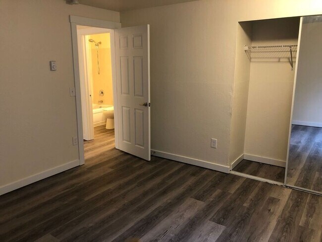 Building Photo - 2839 Thorndyke Ave W