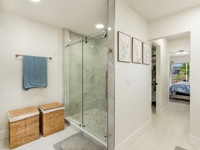 Building Photo - 1123 SW Oak Hollow Ct