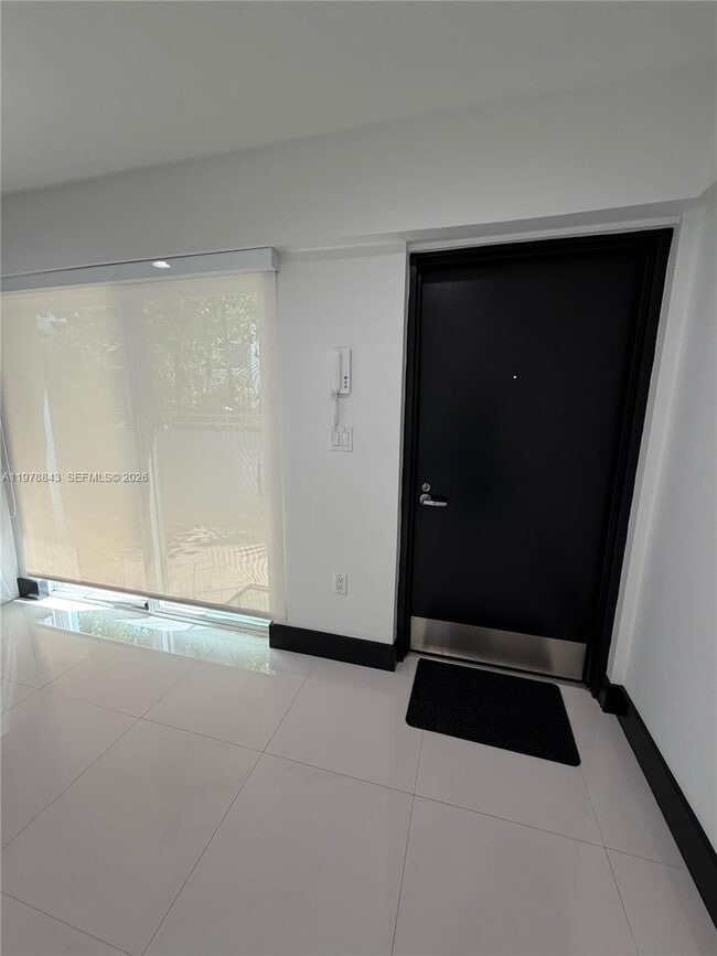 Building Photo - 2699 Tigertail Ave