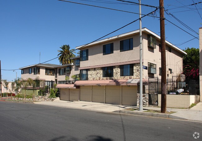 Building Photo - 4425 Maplewood Ave