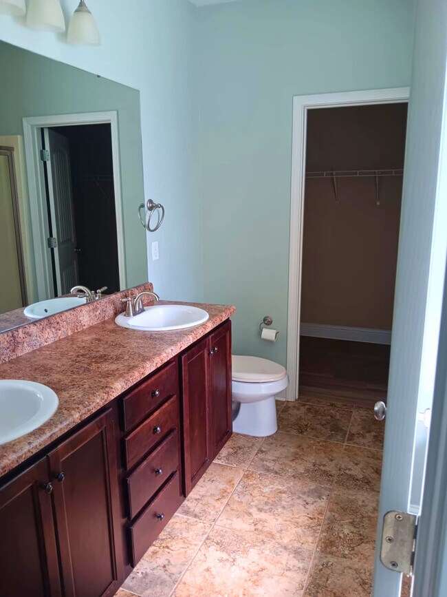 Building Photo - 14137 Waterford Cove