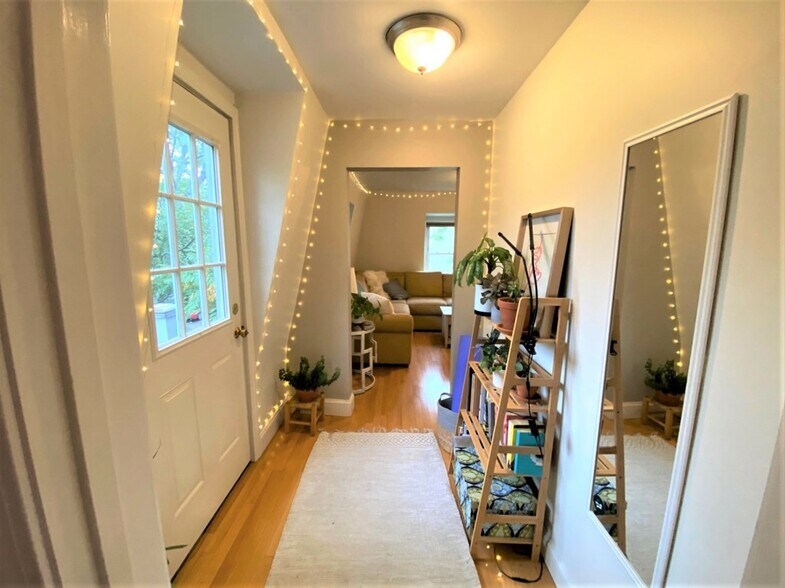 Building Photo - 1 Mead St