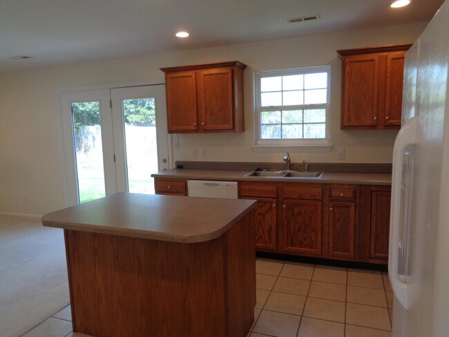Building Photo - 4008 Meadow View Dr