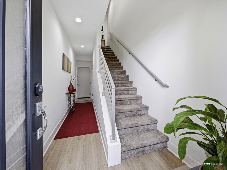 Building Photo - 2111 N Cahuenga Blvd