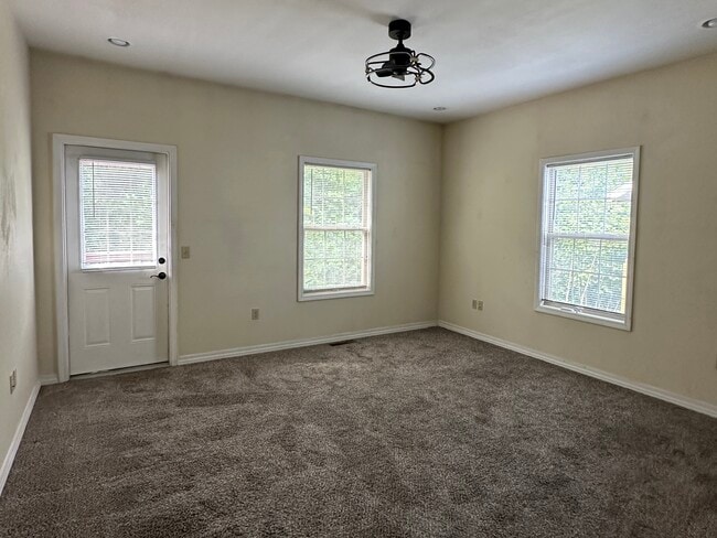 Building Photo - 1311 Berry Dr