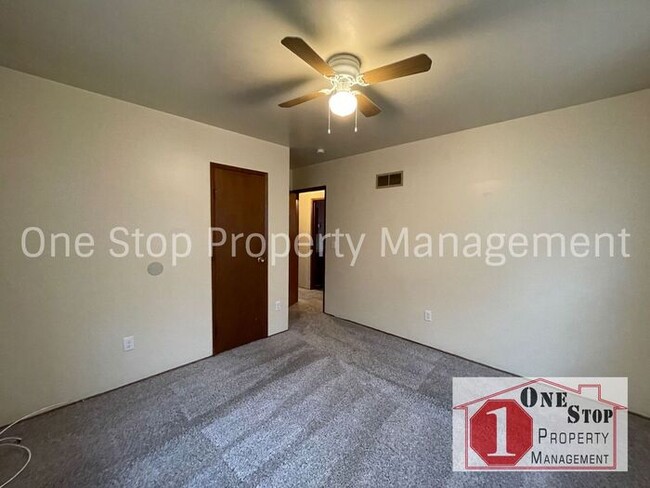 Building Photo - Cute 3 Bedroom, 1 Bath in North Kansas Cit...