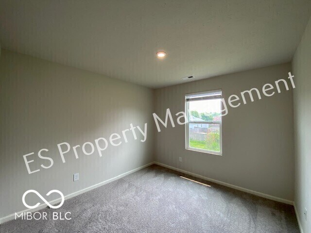 Building Photo - 2913 W Kings Cyn Dr
