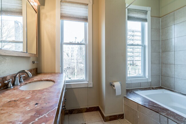 Building Photo - 807 G St NE