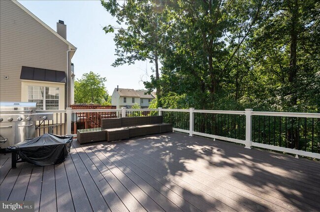 Building Photo - 2209 Commissary Cir