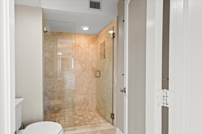 Building Photo - La Mer Condo