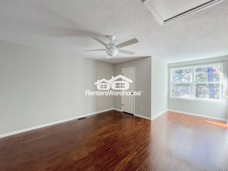 Building Photo - 2421 Sedgewick Dr