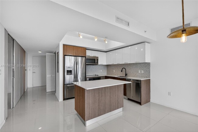 Building Photo - 5252 NW 85th Ave