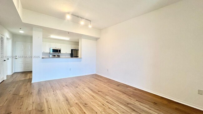 Building Photo - 1203 Town Center Dr