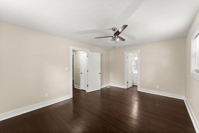 Building Photo - 4035 Thames Dr