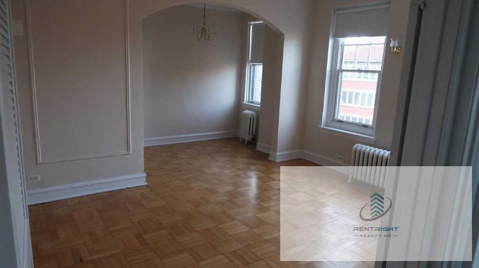 Building Photo - 1209 W Sherwin Ave