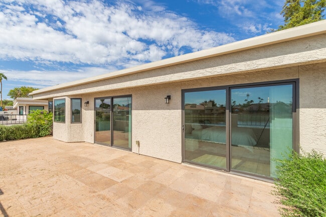 Building Photo - 8175 E Del Cuarzo Dr