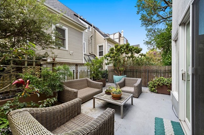 Building Photo - 2121 Laguna St