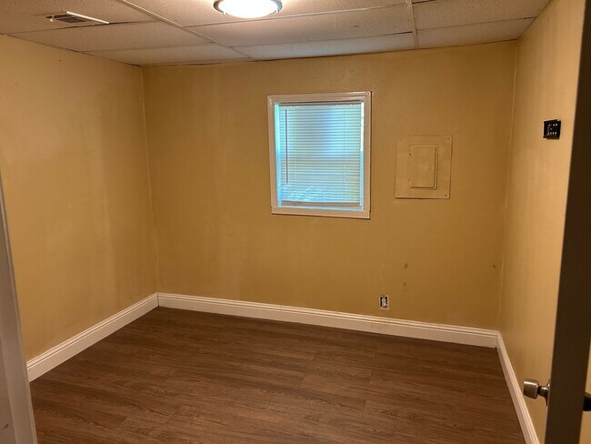 Building Photo - 1-Penick 1/2 A St