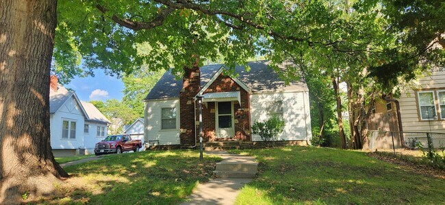 Building Photo - Beautiful, updated 4BR home with full unfi...