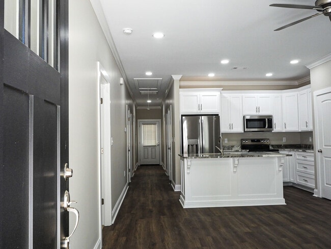 Building Photo - 1364 Summer Cir SW