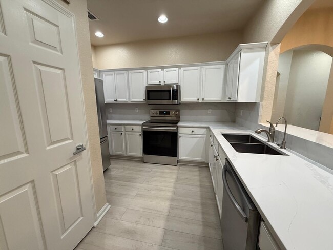 Building Photo - 3071 Ashland Ln N