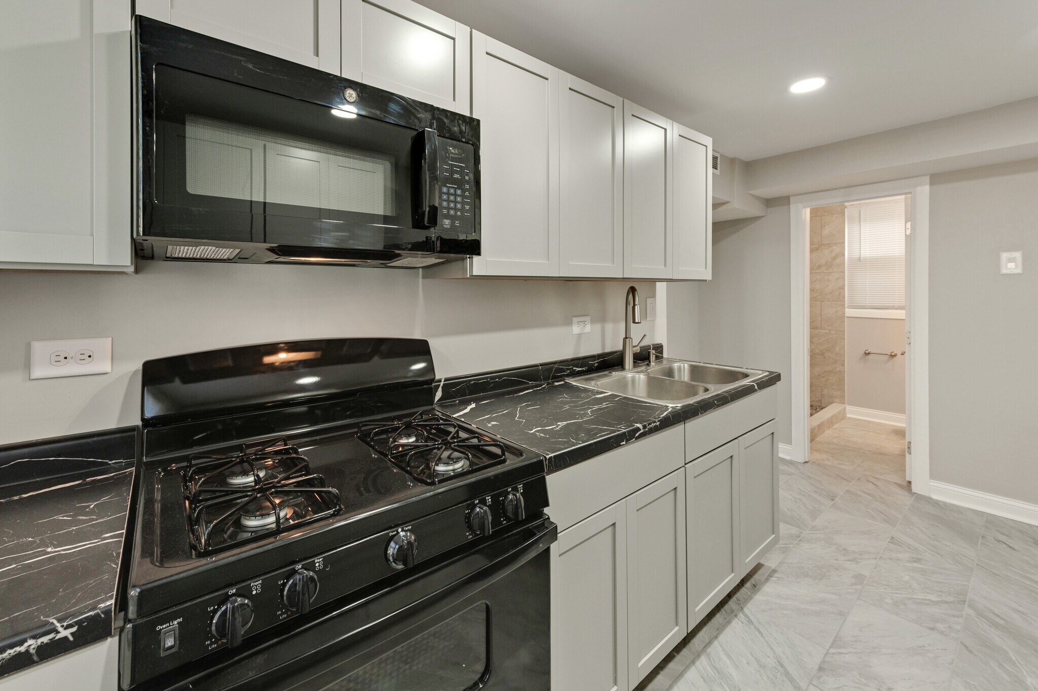 Building Photo - 2148 W 18th Pl