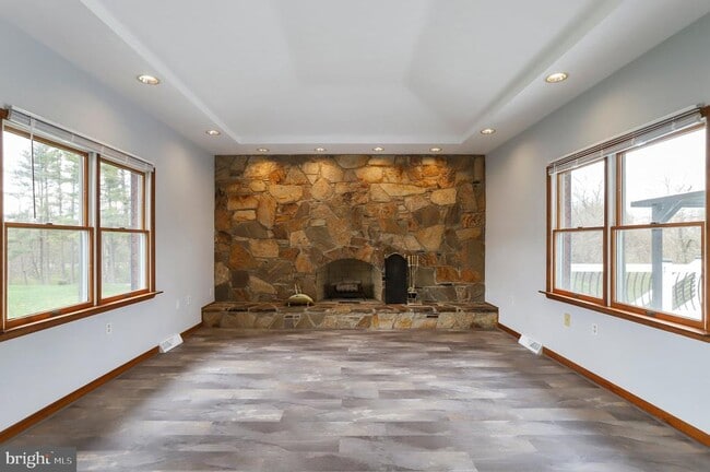 Building Photo - 5 Orchard Pl