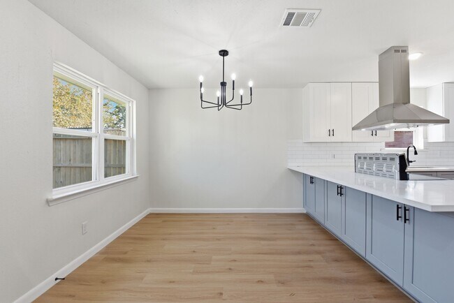 Building Photo - 7310 Sonnet Glen Ln