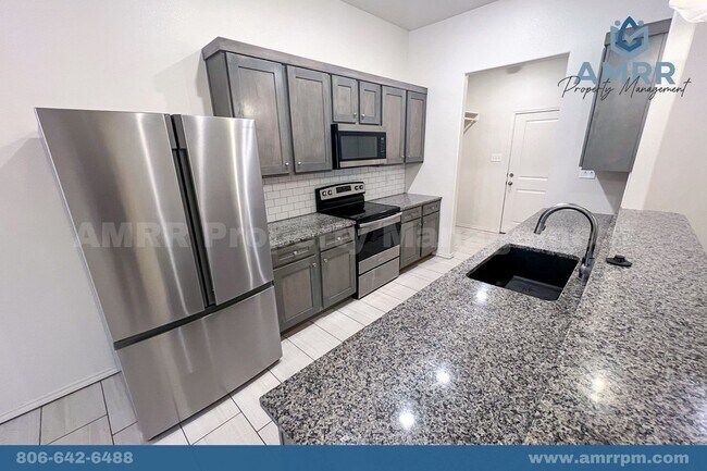 Building Photo - Luxury 2 Bedroom Townhome Available PRELEASE