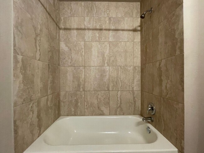 Building Photo - Townhome for rent