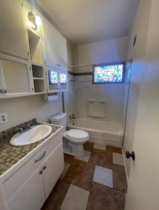 Building Photo - 3 Bed 1 Bath in Clapp Park