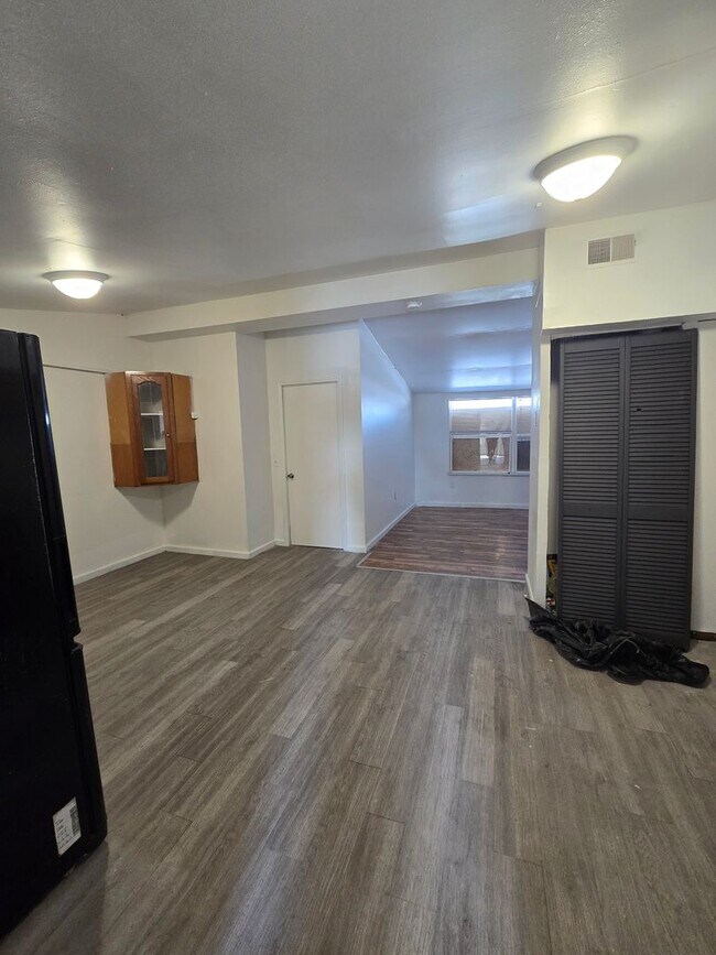 Building Photo - LIMITED TIME**1/2 OFF DEPOSIT**